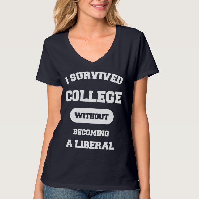 Camiseta Eu sobrevivi à faculdade sem transformar-se um (Frente)