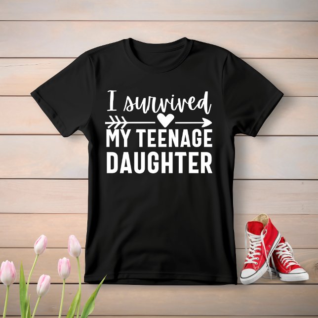 Camiseta Eu Sobrevivi À Minha Filha De Adolescência (Criador carregado)