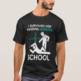 Camiseta Eu Sobrevivi à Sua Aprovação na Formatura da Escol