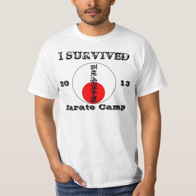 Camiseta Eu sobrevivi ao acampamento do karaté (Frente)