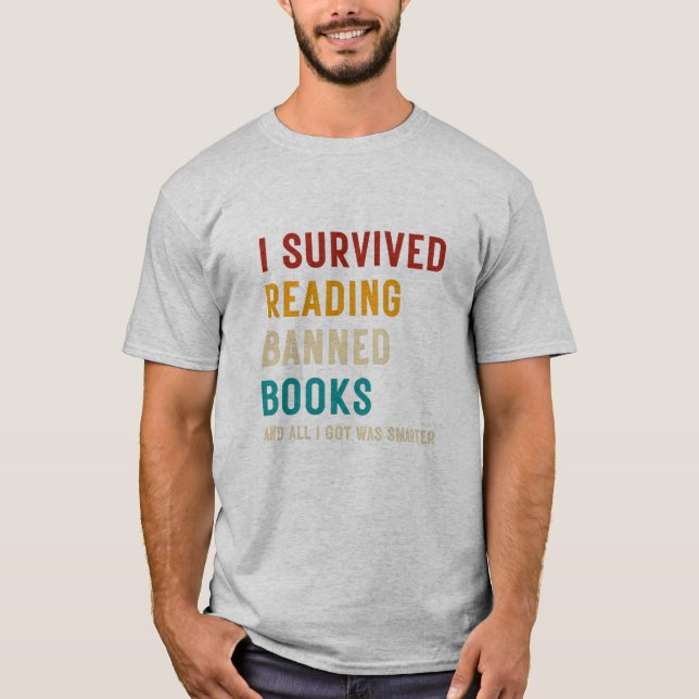 Camiseta Eu Sobrevivi Ao Ler Livro De Livros Banidos (Frente)