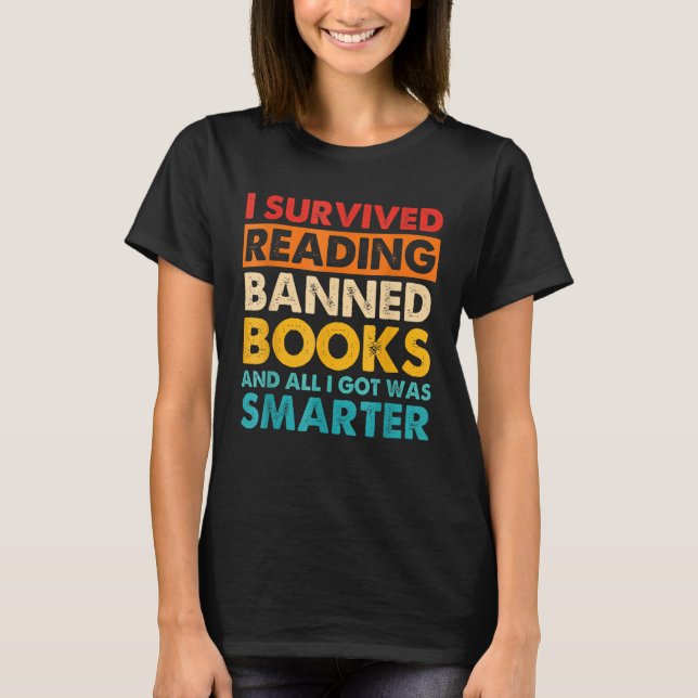 Camiseta Eu Sobrevivi Ao Ler Livros Banidos E Tudo O Que Eu (Frente)