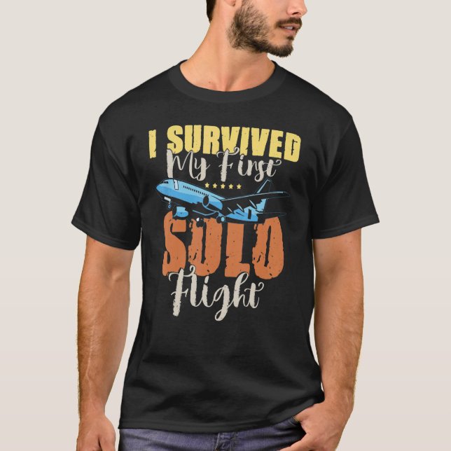 Camiseta Eu Sobrevivi ao Meu Primeiro Piloto De Voo Solo No (Frente)