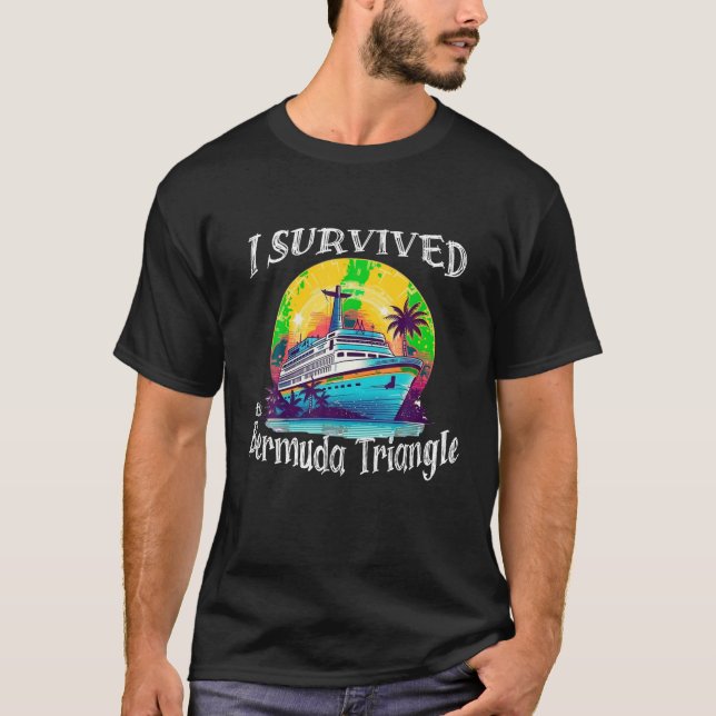 Camiseta Eu Sobrevivi Ao Triângulo Bermudas Frio De Férias  (Frente)