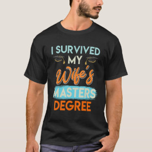 Camiseta Eu sobrevivi aos mestrados da minha esposa grau 14