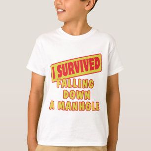 CAMISETA EU SOBREVIVI CAINDO DE UM MANHOLE