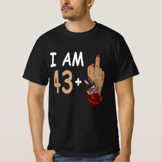 Camiseta Eu Sou 43 Mais 1 Dedo De Médio Para Um Aniversário
