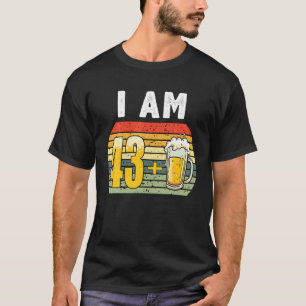 Camiseta Eu Sou 43 Mais Cerveja - 44 Festa de aniversário B