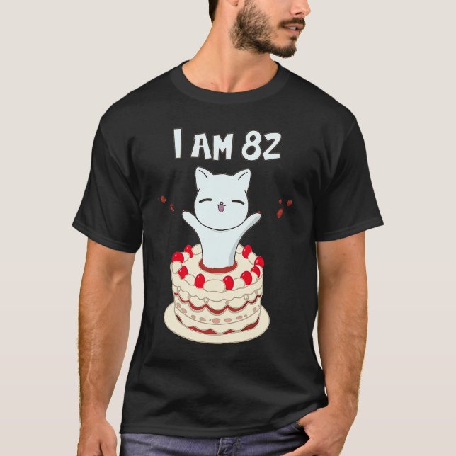 Camiseta Eu sou 82 gatinho bonito com bolo de aniversário (Frente)