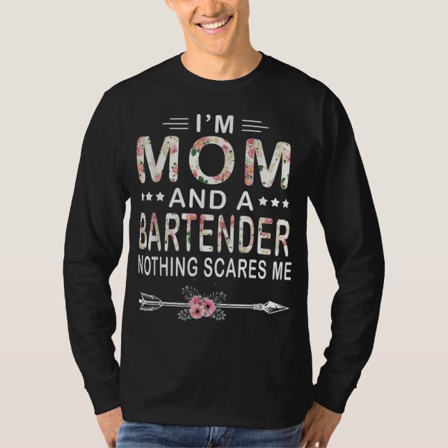 Camiseta Eu sou a mãe e o barman... nada me assusta. (Frente)