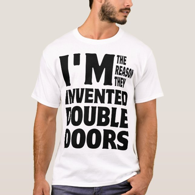 Camiseta Eu sou a razão que inventaram portas dobro (Frente)