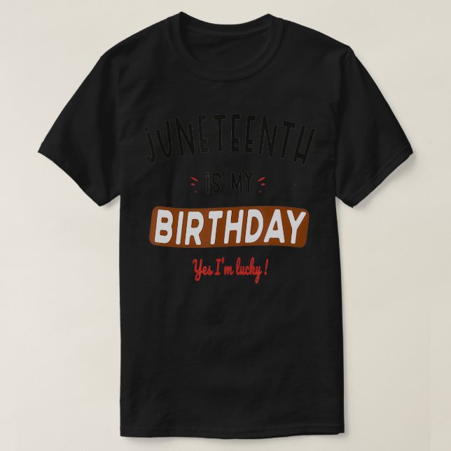 Camiseta Eu sou a Sortuda Junta é o meu aniversário  (Frente do Design)