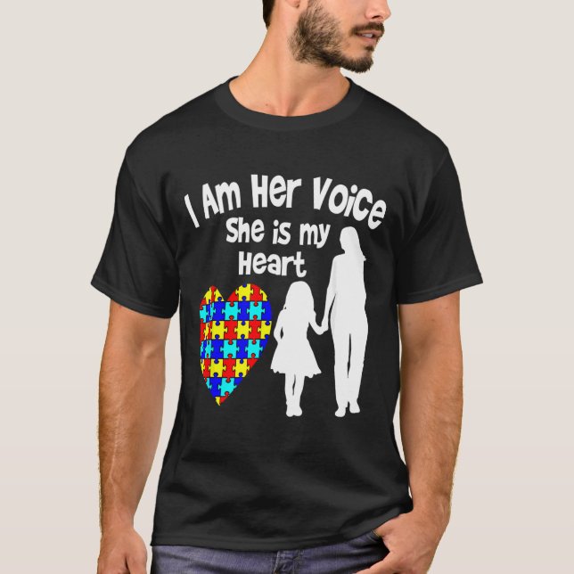 Camiseta Eu Sou A Voz Dela Ela É Minha Autismo Cardíaca Mãe (Frente)