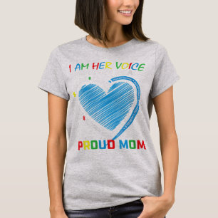 Camiseta Eu sou a voz dela. Ela é o meu coração.