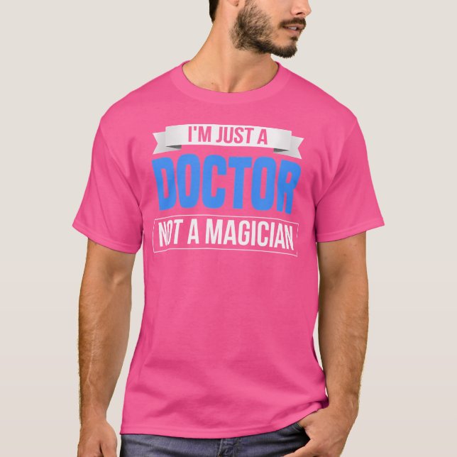 Camiseta Eu Sou Apenas Médico Não É Um Trabalho Engraçado D (Frente)