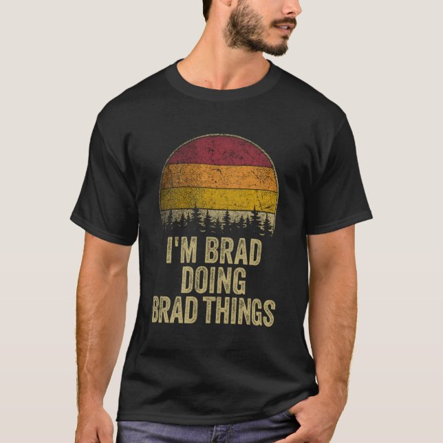 Camiseta Eu Sou Brad Fazendo Coisas Engraçadas, Retro Humor (Frente)