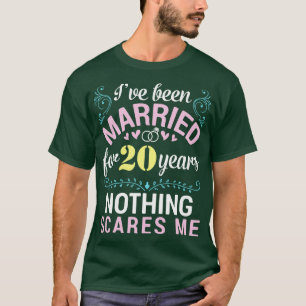 Camiseta Eu Sou Casado Há 20 Anos Nada Me Assusta.