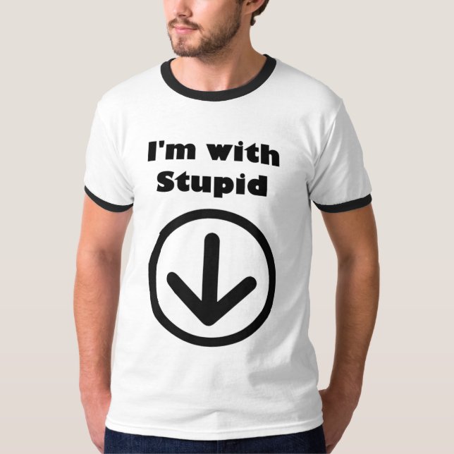Camiseta Eu sou com estúpido (a seta que aponta para baixo) (Frente)
