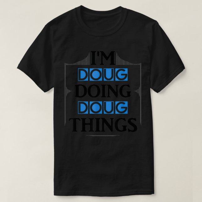 Camiseta Eu Sou Doug Fazendo Doug Coisas Engraçadas Nome Pr (Frente do Design)