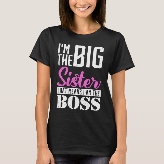 Camiseta Eu sou irmã mais velha que significa que eu sou o  (Frente)