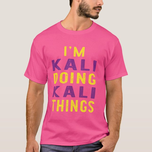 Camiseta Eu sou Kali fazendo coisas Kali (Frente)