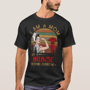 Camiseta Eu Sou Mãe E Enfermeira Nada Me Assusta Vintage