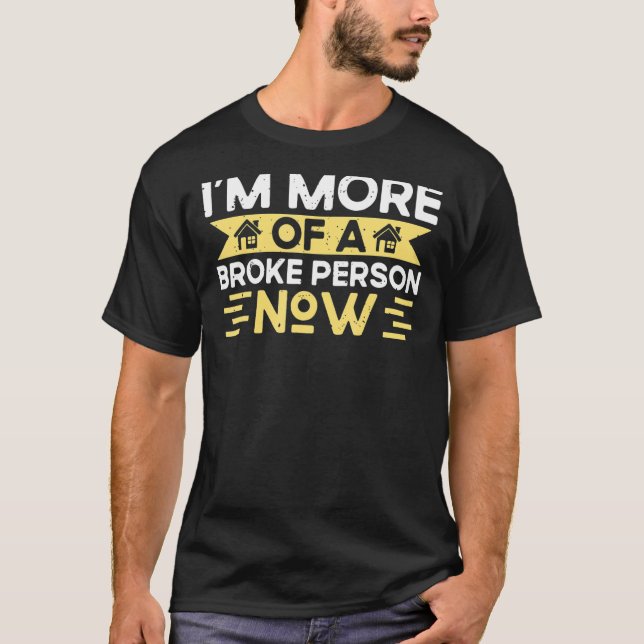 Camiseta Eu sou mais uma pessoa quebrada, agora, dono (Frente)
