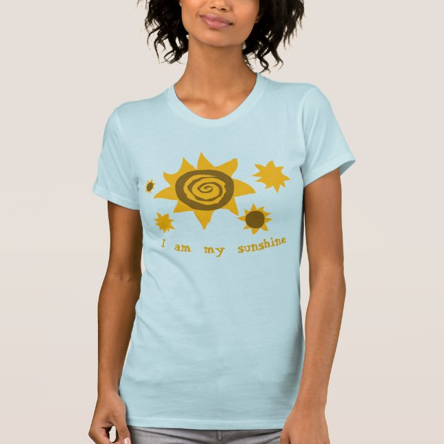 Camiseta Eu Sou Meu Sol Amarelo Amarelo Flores Sol Céu Azul (Frente)