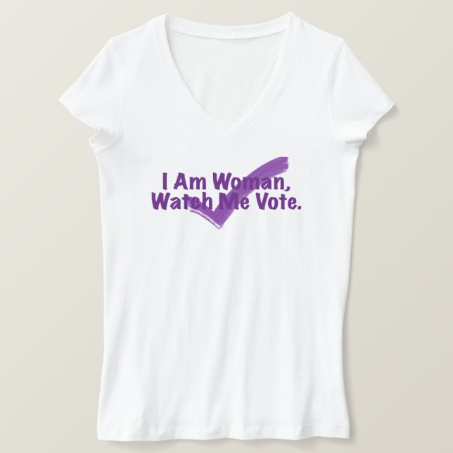 Camiseta Eu Sou Mulher Que Me Vê Votar Roxo (Frente do Design)