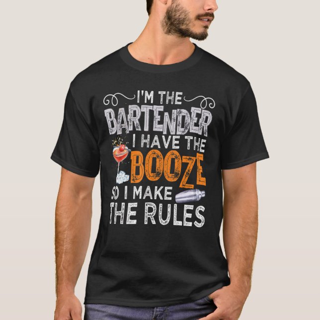 Camiseta Eu sou o barman que tenho a bebida, então eu faço  (Frente)