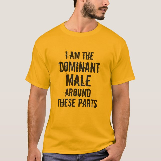 CAMISETA "EU SOU O HOMEM DOMINANTE AO REDOR DESSAS PARTES" (Frente)