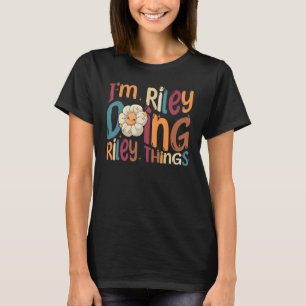 Camiseta Eu sou Riley fazendo Riley Coisas Groovy Retro Ril