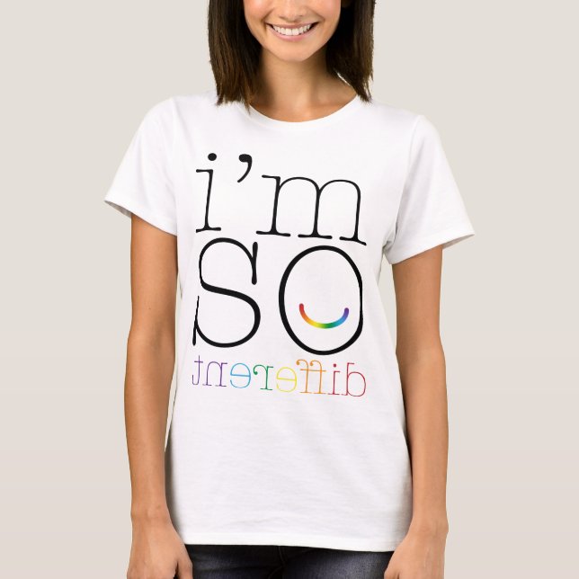 Camiseta Eu Sou Tão Diferente Sorriso Negro Arco-Íris LGBT  (Frente)