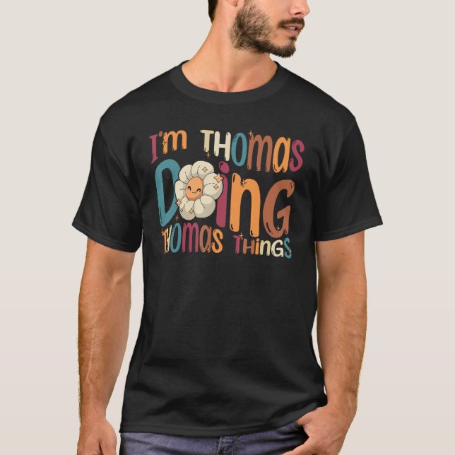 Camiseta Eu sou Thomas Fazendo Coisas de Thomas Groovy Retr (Frente)