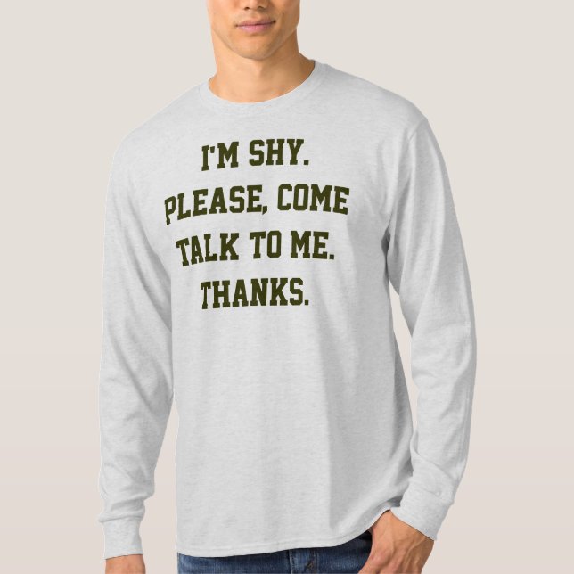 Camiseta Eu sou tímido. Por favor, vem-me a conversa. (Frente)