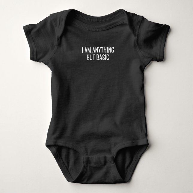 Camiseta Eu Sou Tudo Menos Básico (Frente)