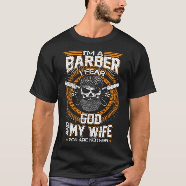 Camiseta Eu sou um barbeiro, eu temo o deus e o meu t-shirt (Frente)