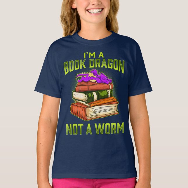 Camiseta Eu sou um dragão do livro não um sem-fim (Frente)