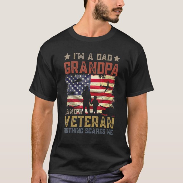 Camiseta Eu sou um vovô Pai e um veterano nada me assusta (Frente)