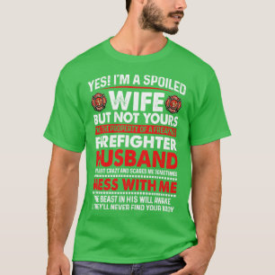 Camiseta Eu Sou Uma Esposa Maldita De Bombeiros.