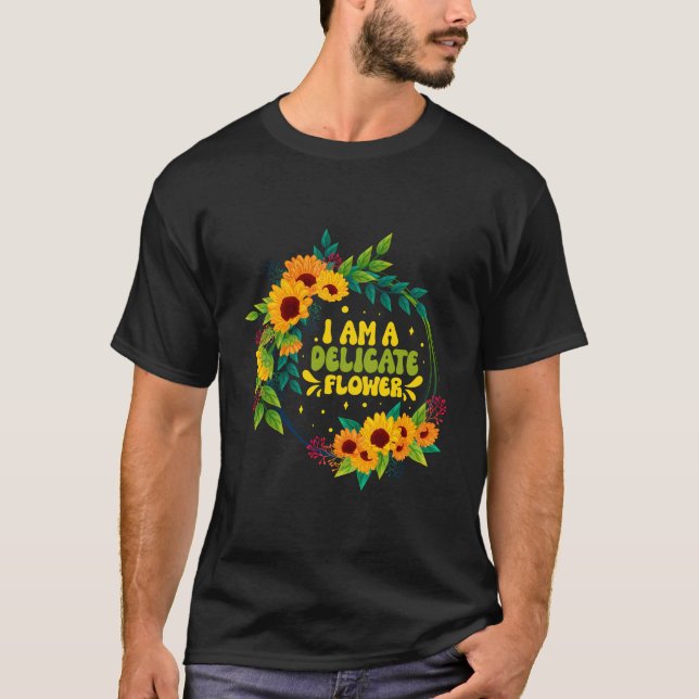 Camiseta Eu Sou Uma Flor Delicada Florista Citando Floris (Frente)