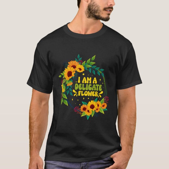 Camiseta Eu Sou Uma Flor Delicada Florista Citando Floris (Frente)