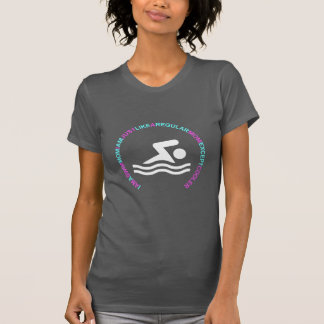 CAMISETA EU SOU UMA MAMÃ DA NATAÇÃO COMO UM REFRIGERADOR