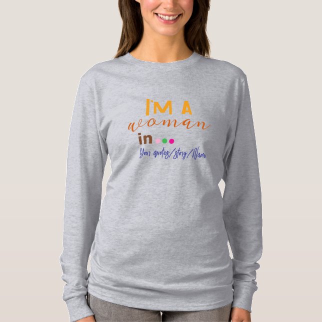 Camiseta Eu Sou uma Mulher em … Citação Mínima (Frente)