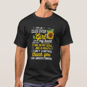 Camiseta Eu sou uma universitária. Eu estava nascer de um i
