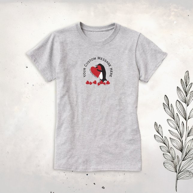 Camiseta Eu Te Amo Mais! Pinguim e Coração Vermelho (Criador carregado)