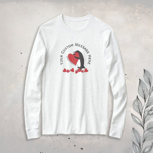 Camiseta Eu Te Amo Mais! Pinguim Fofo e Coração Vermelho