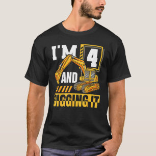 Camiseta Eu tenho 4 anos e escavando a construção do escava