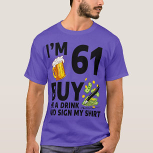 Camiseta Eu Tenho 61 Comprar-Me Uma Bebida E Assino A Minha