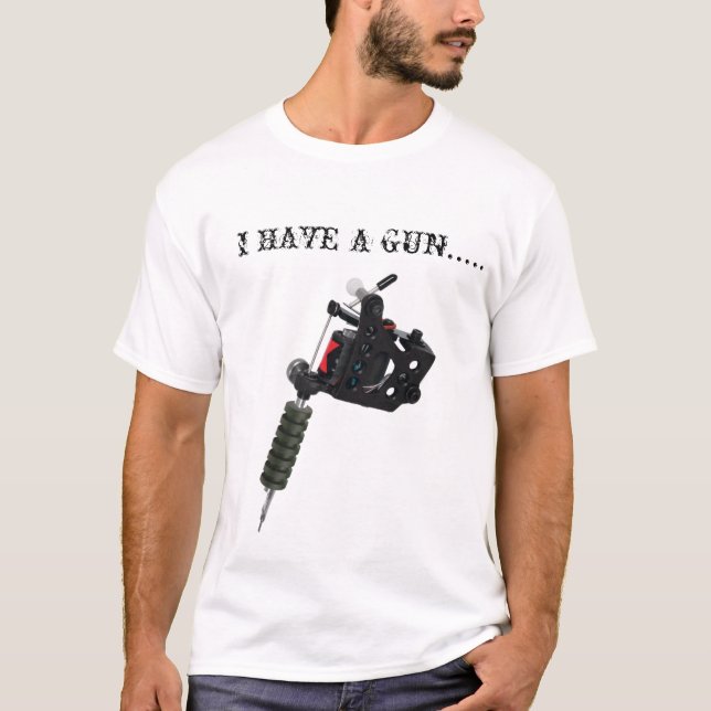 Camiseta Eu tenho a arma da (tatuagem)… (Frente)